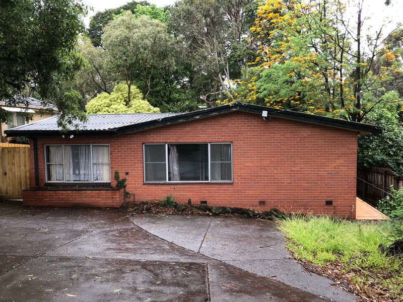 4 bedrooms House in 302 Lawrence Road MOUNT WAVERLEY VIC, 3149