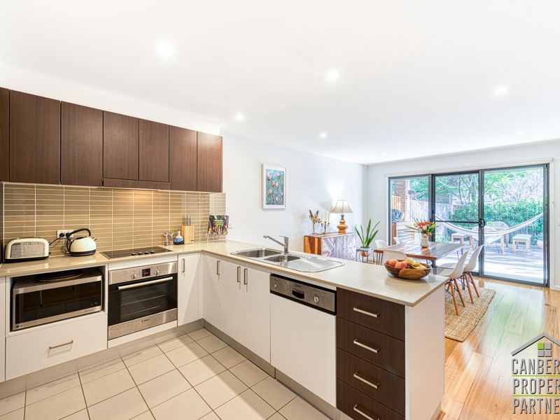 2 bedrooms Townhouse in 32/2 Archibald Street LYNEHAM ACT, 2602