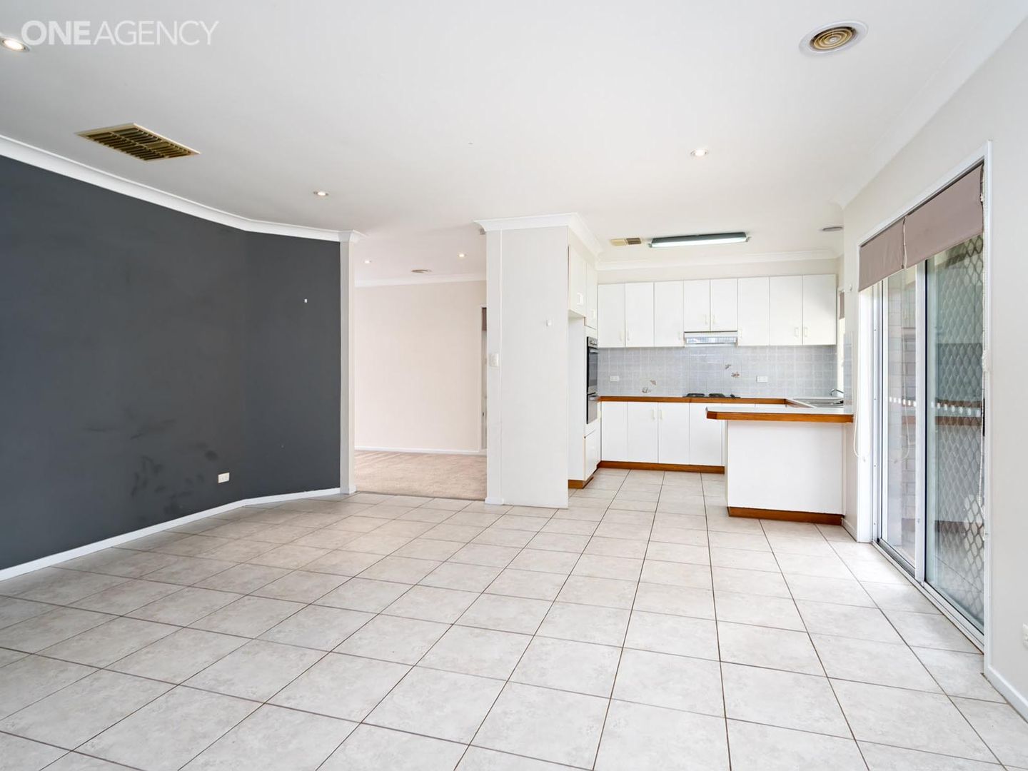 16 Overdale Drive, Bourkelands NSW 2650, Image 2