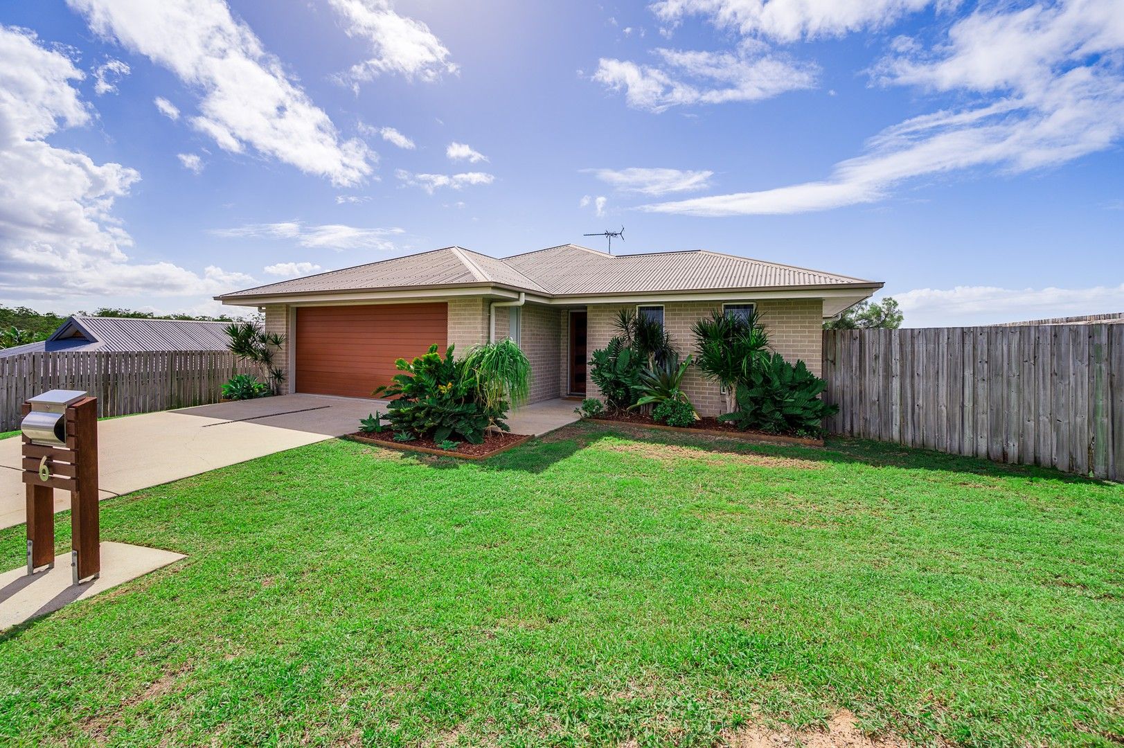 6 Linhow Crescent, Clinton QLD 4680, Image 0