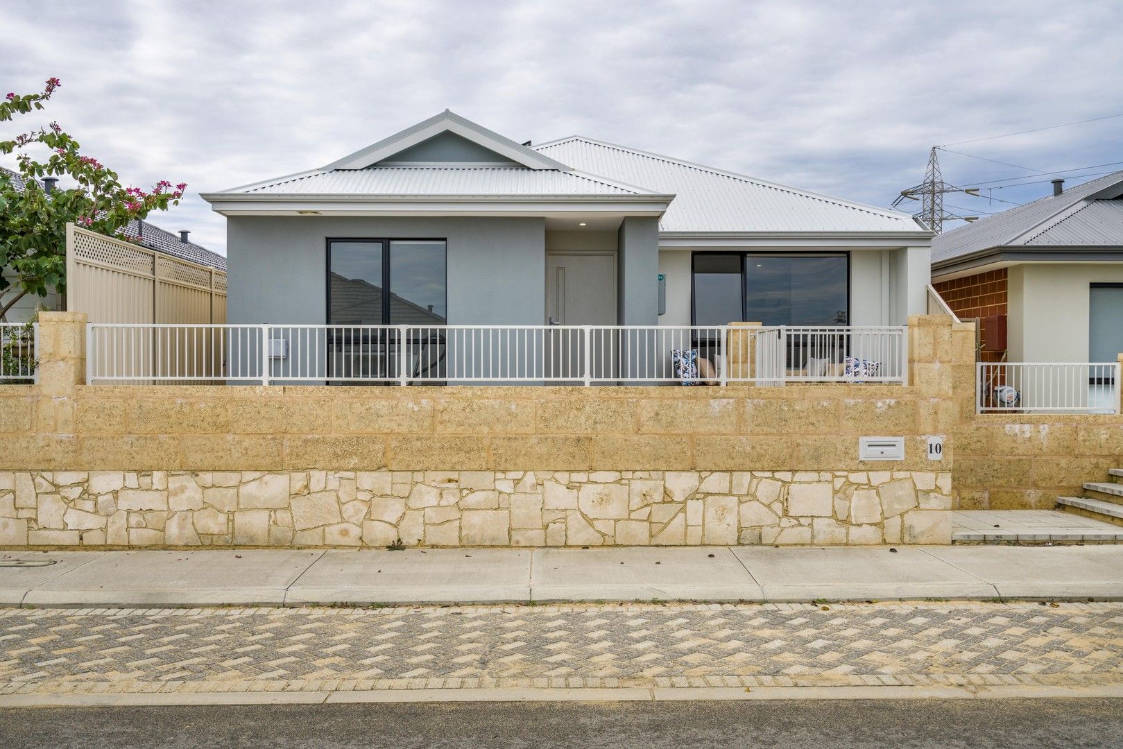 3 bedrooms House in 10 Manarola Loop COOGEE WA, 6166