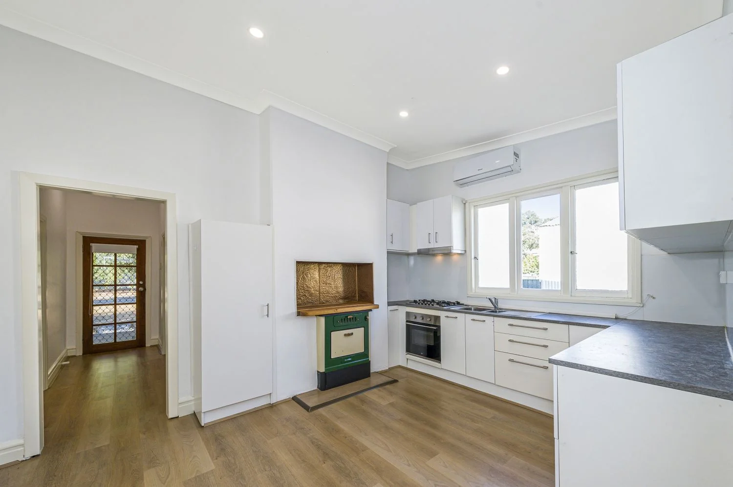 6 Fifth Road, Armadale WA 6112