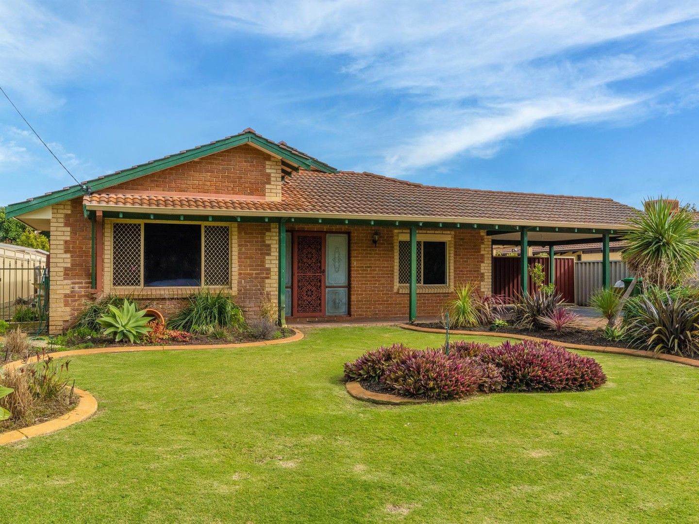 4 bedrooms House in 16 Reflection Mews SAFETY BAY WA, 6169