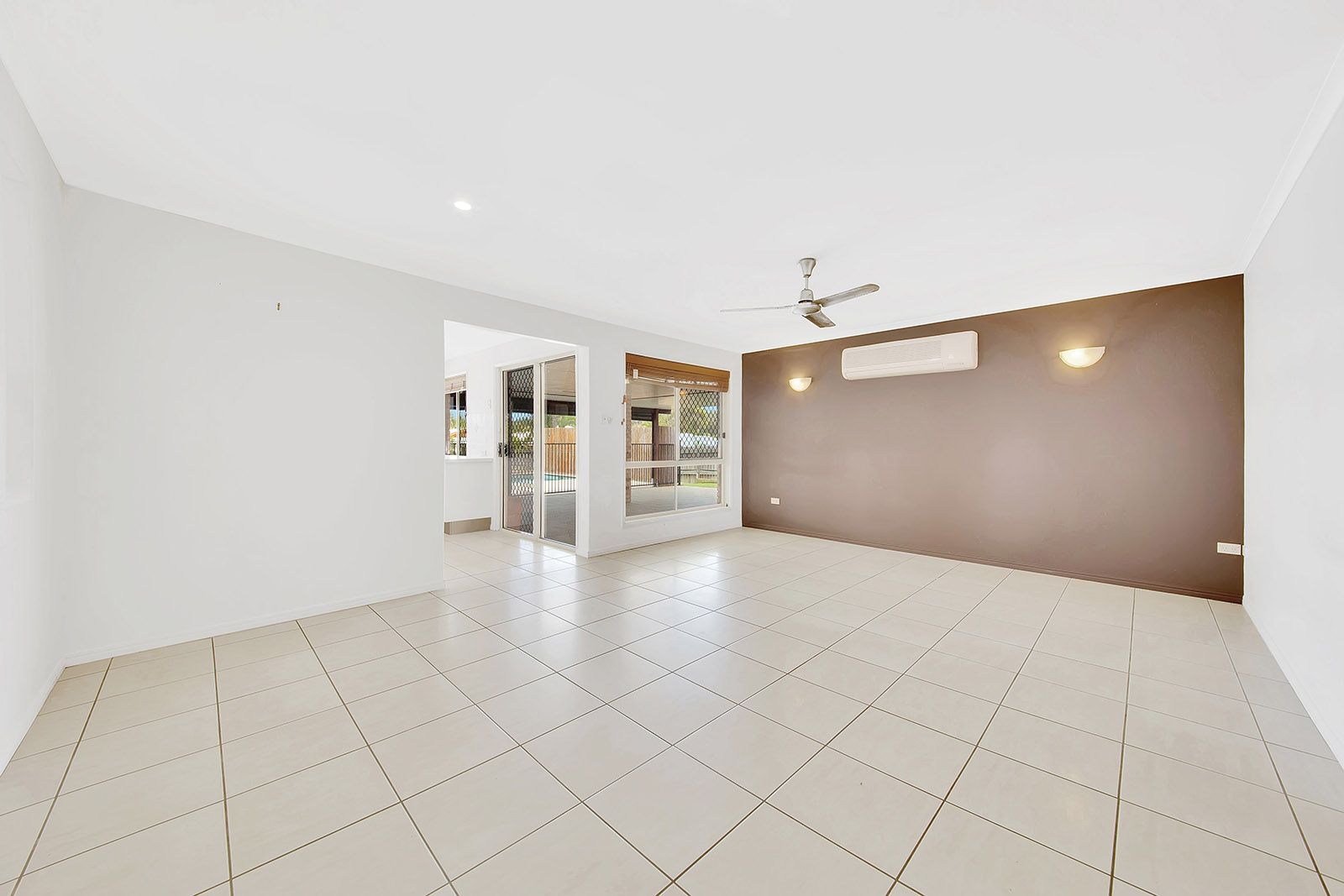 1 Rothbury Place, New Auckland QLD 4680, Image 2