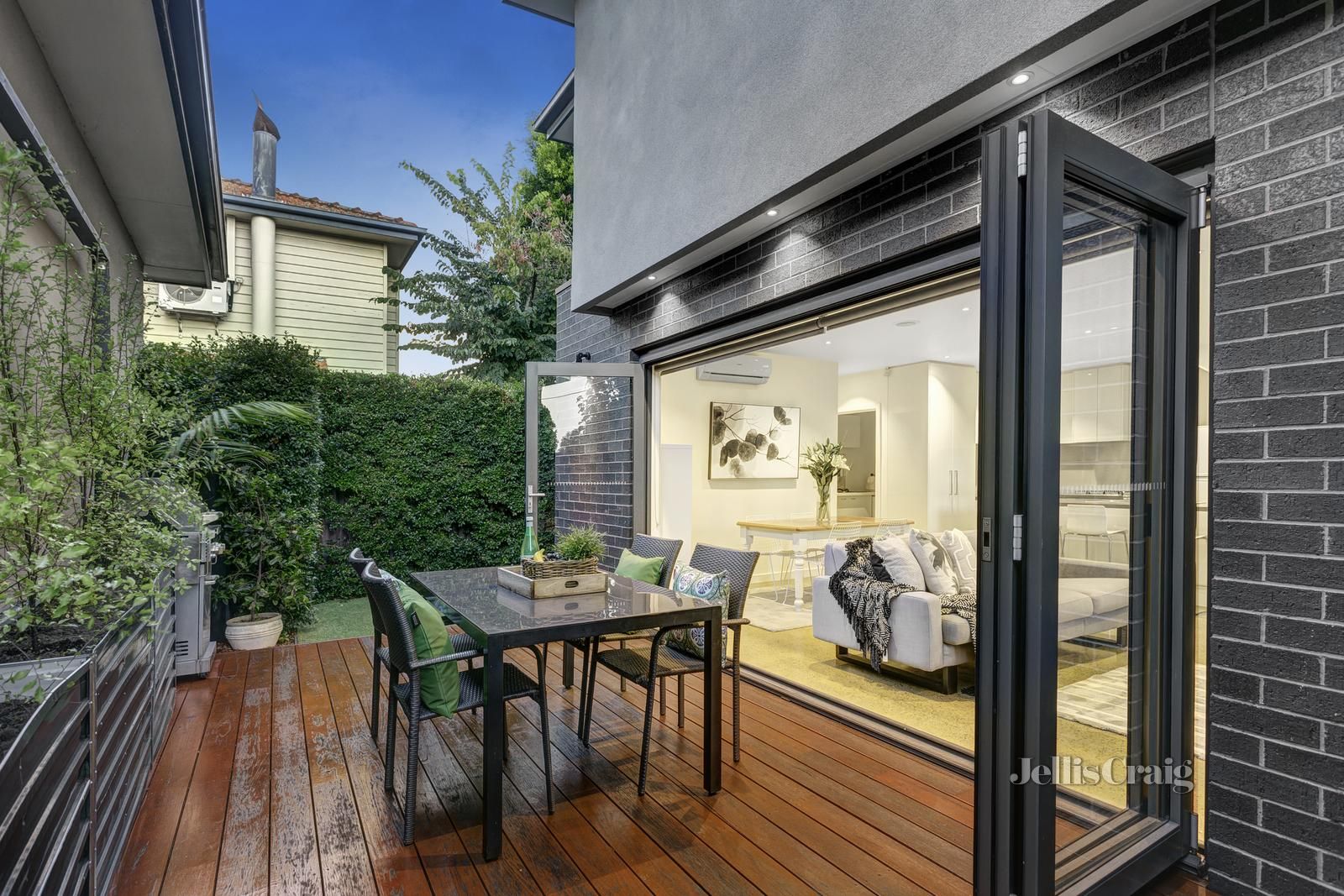 8A Porter Road, Carnegie VIC 3163, Image 2