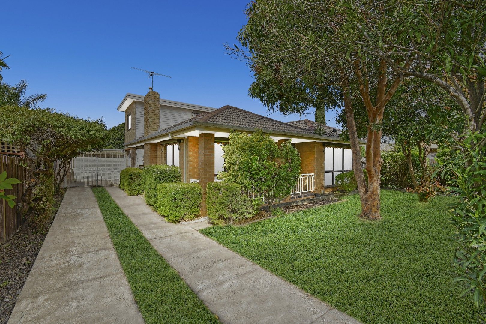 5 bedrooms House in 4 Wingara Avenue KEILOR EAST VIC, 3033