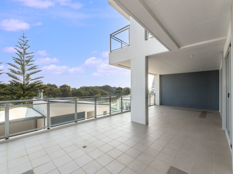 2/52 Rollinson Road, North Coogee WA 6163