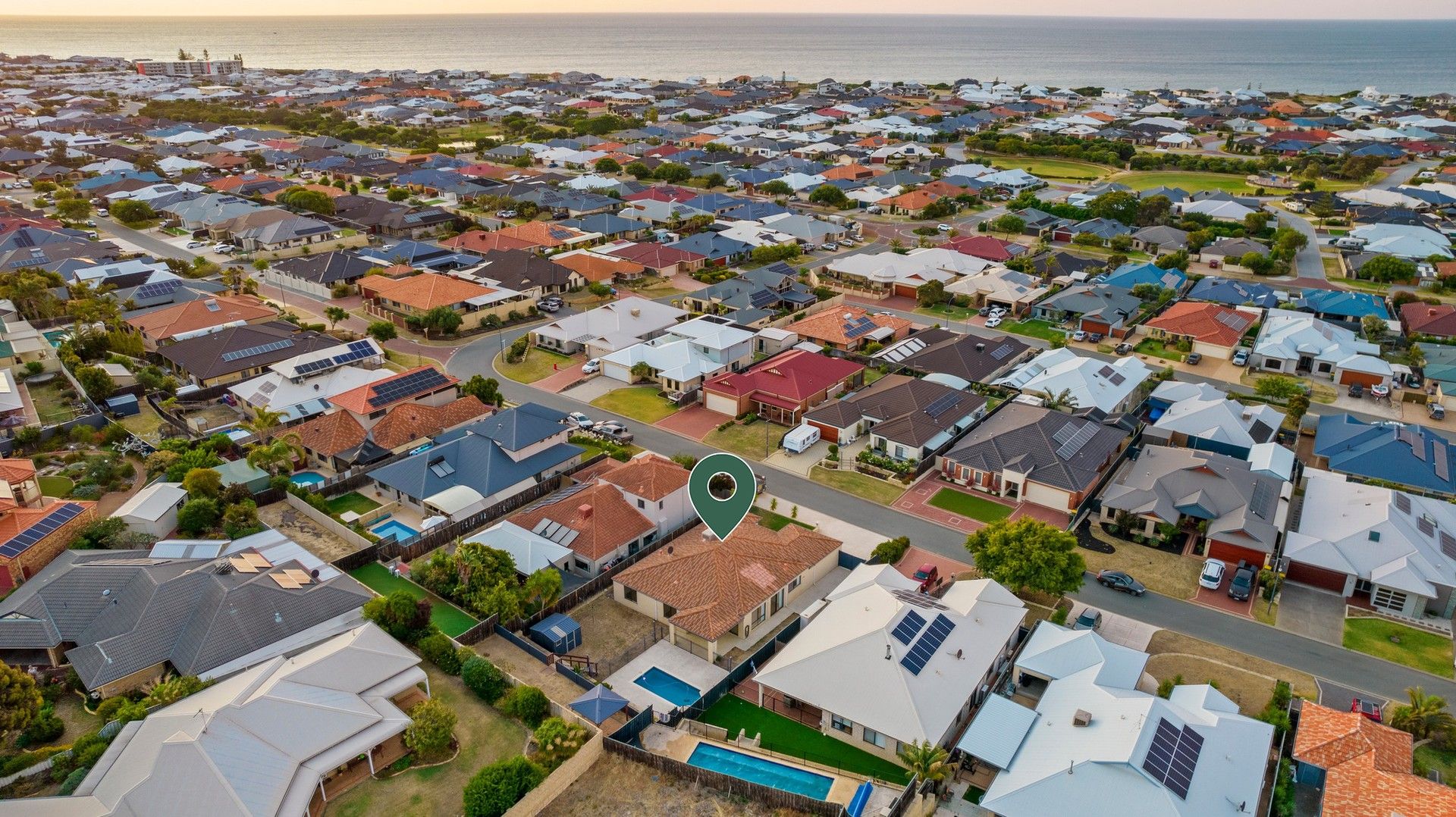 4 bedrooms House in 23 Hibbertia Follow HALLS HEAD WA, 6210