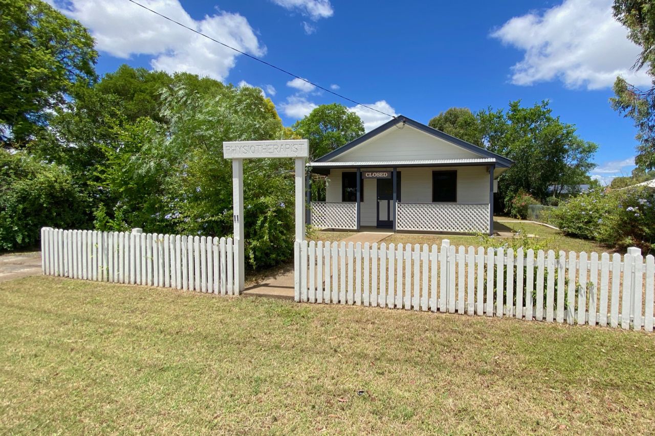 3 bedrooms House in 11 John Street OAKEY QLD, 4401
