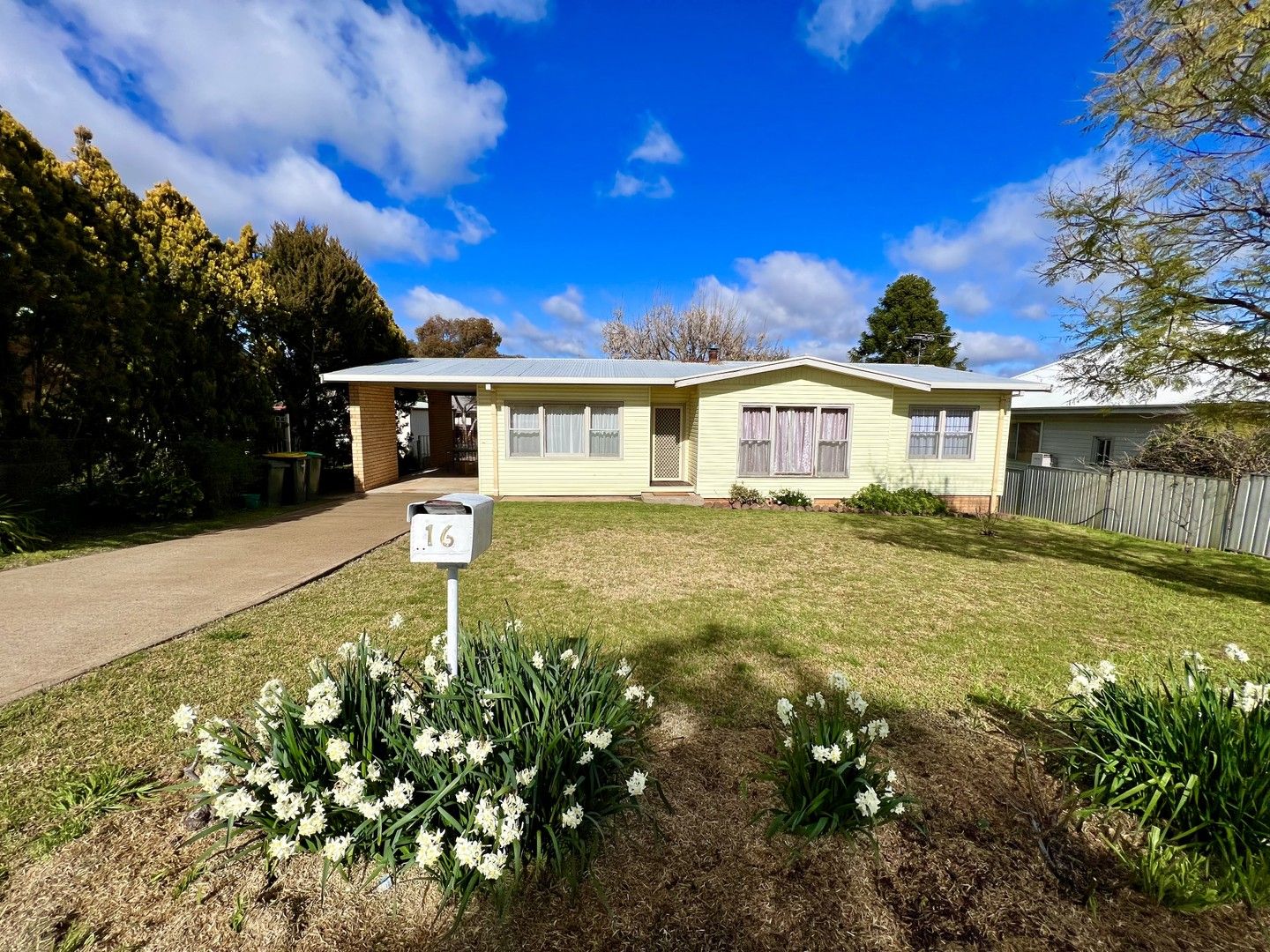 3 bedrooms House in 16 Brock Street YOUNG NSW, 2594