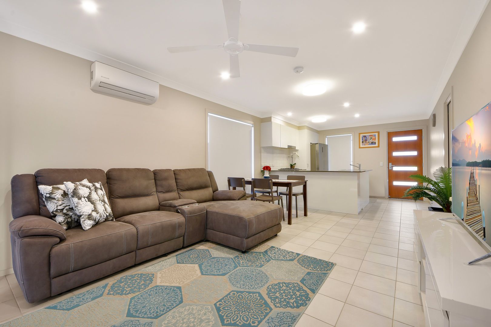 6/52A Atlantic Boulevarde, Glenfield NSW 2167, Image 2