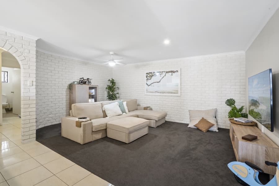 2 bedrooms Apartment / Unit / Flat in 2/2 Nagel Avenue MIAMI QLD, 4220