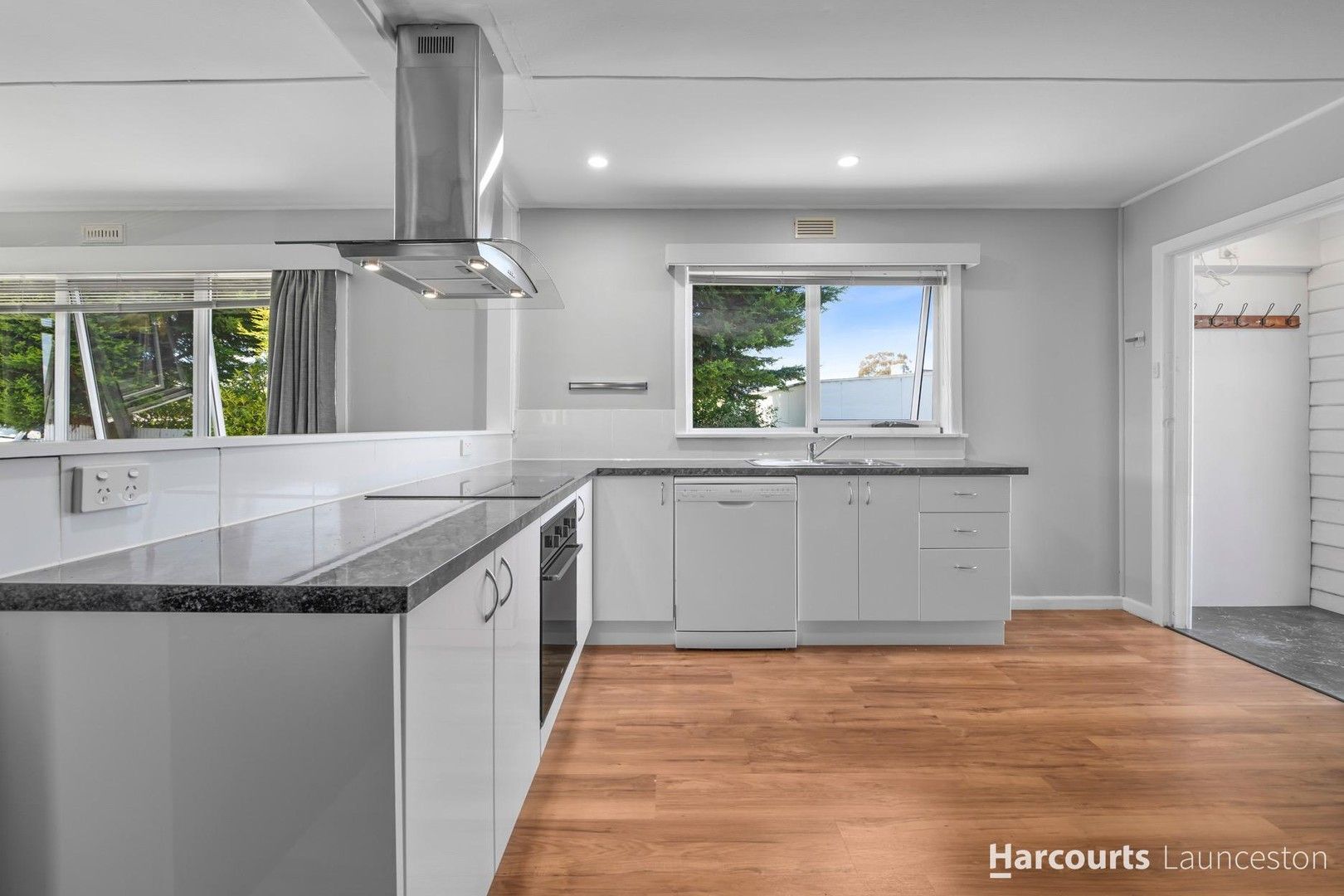 3 bedrooms House in 8 Box Street MAYFIELD TAS, 7248