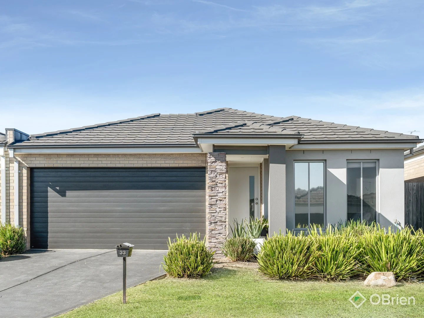 33 Woodright Circuit, Cranbourne VIC 3977