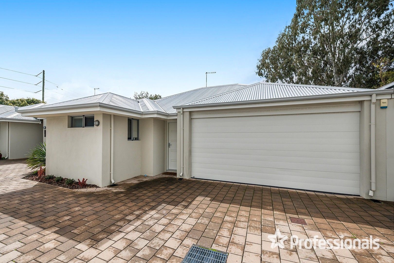 3 bedrooms Villa in 34B Ravenswood Drive NOLLAMARA WA, 6061