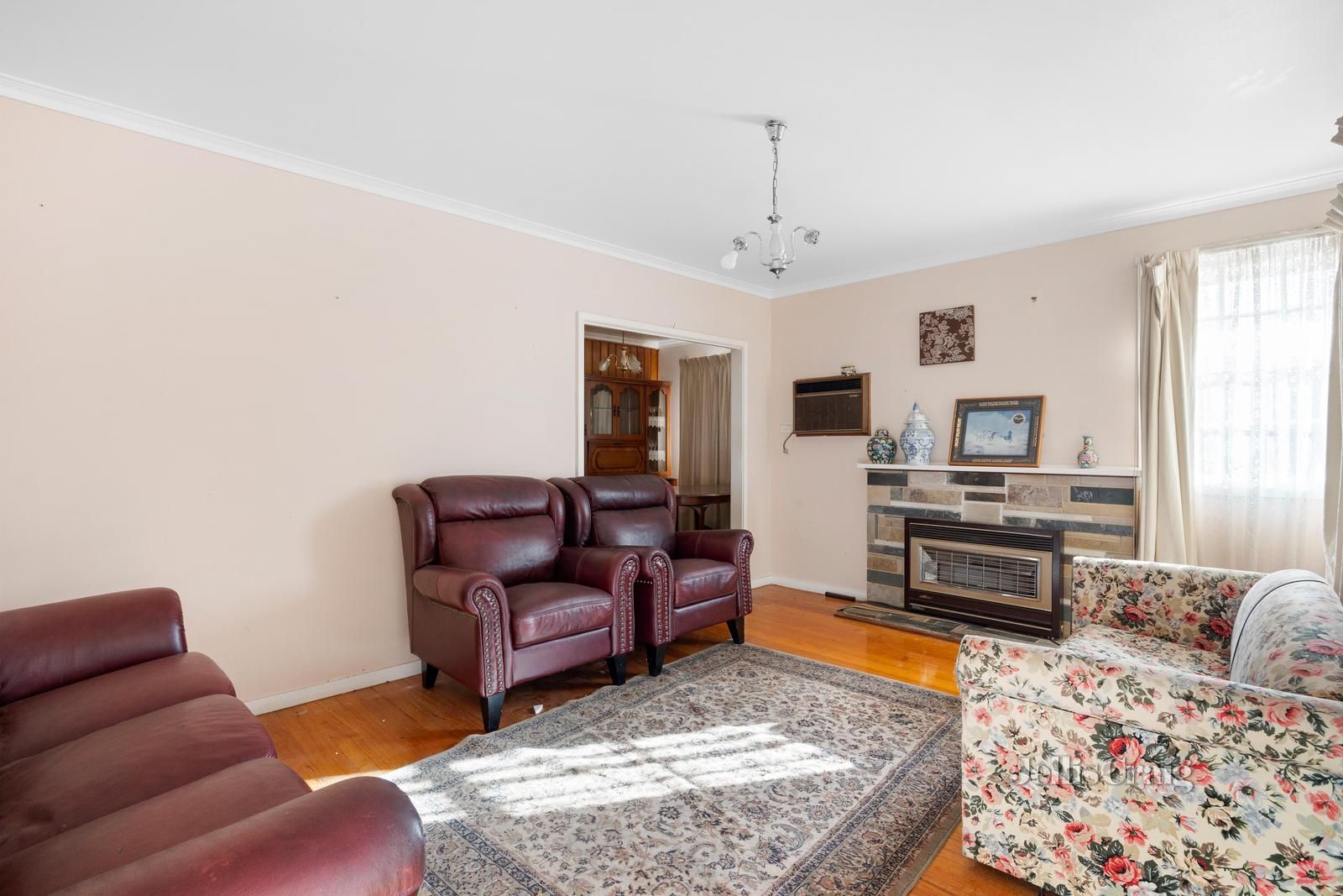 10 Grenfell Road, Mount Waverley VIC 3149, Image 2