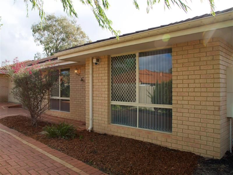 2 bedrooms Villa in 2/19 Warwick Street ST JAMES WA, 6102