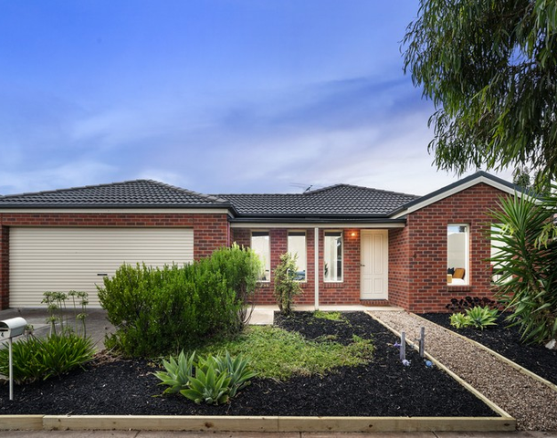 4 Weavers Street, Manor Lakes VIC 3024