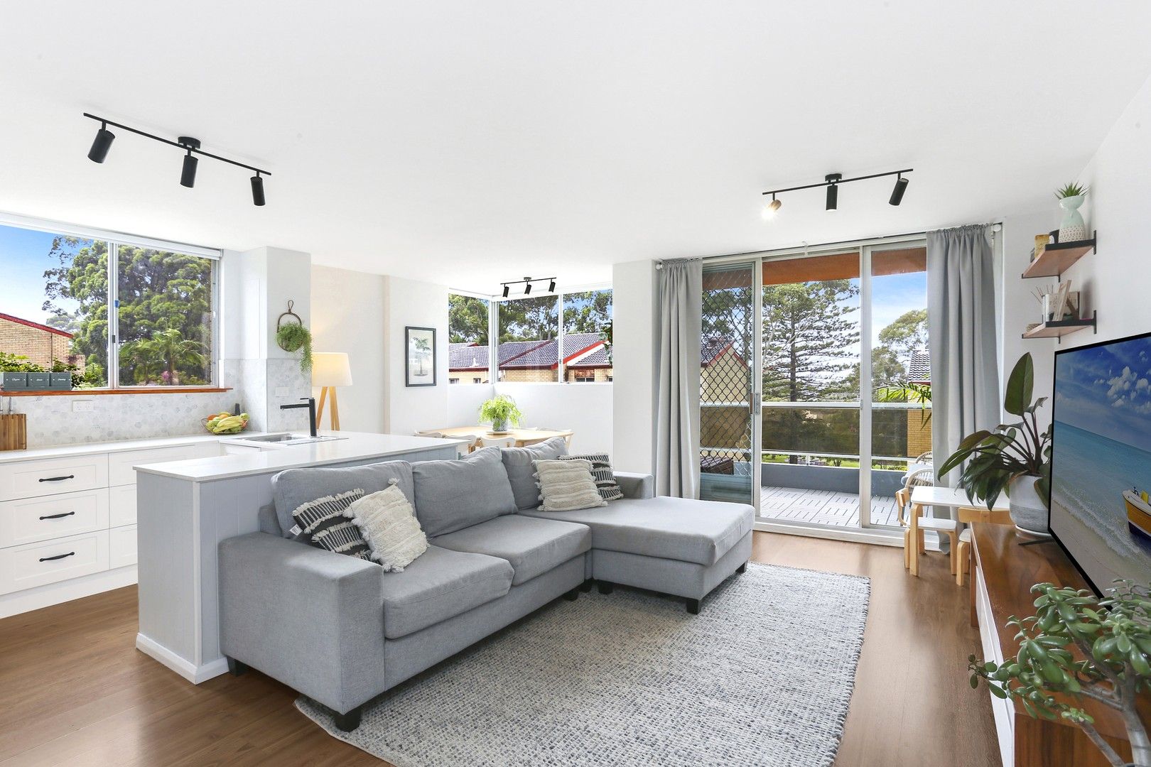 2 bedrooms Apartment / Unit / Flat in 10B/168-172 Willarong Road CARINGBAH NSW, 2229