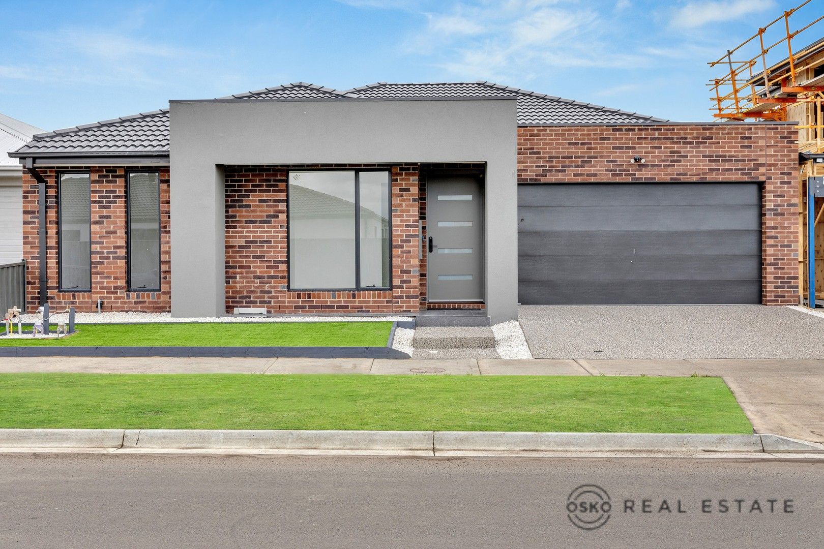 4 bedrooms House in 27 Lowline Way WOLLERT VIC, 3750