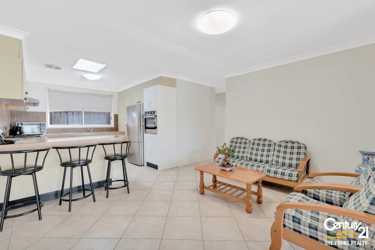 39 Glen Logan Road, Bossley Park NSW 2176, Image 2