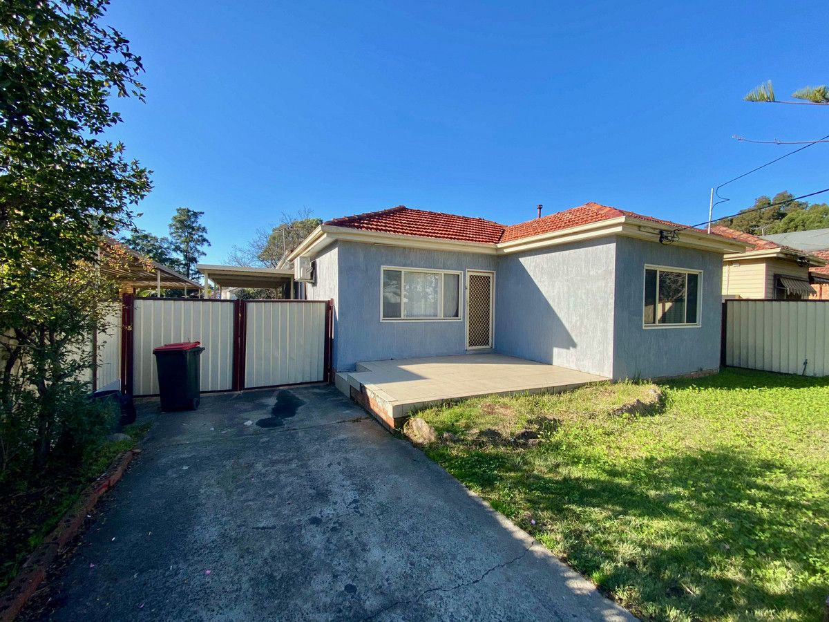 3 bedrooms House in 42 Finlayson Street SOUTH WENTWORTHVILLE NSW, 2145