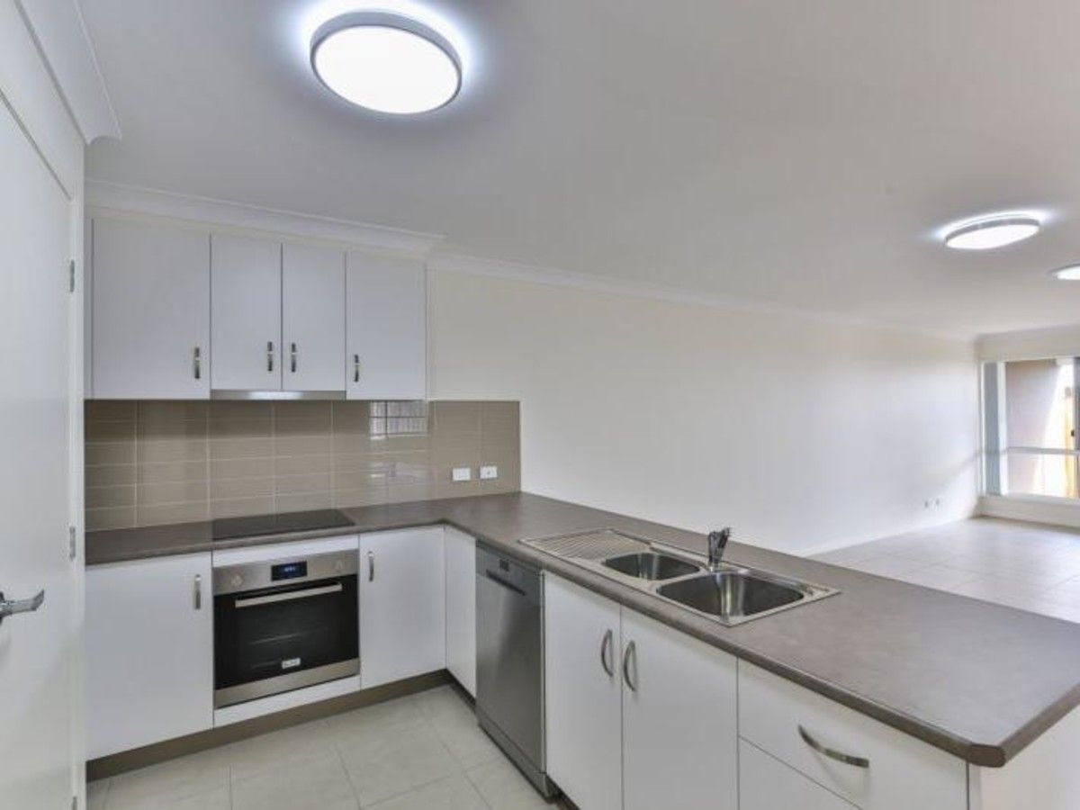 2/13 Whitefield Street, Glenvale QLD 4350, Image 1