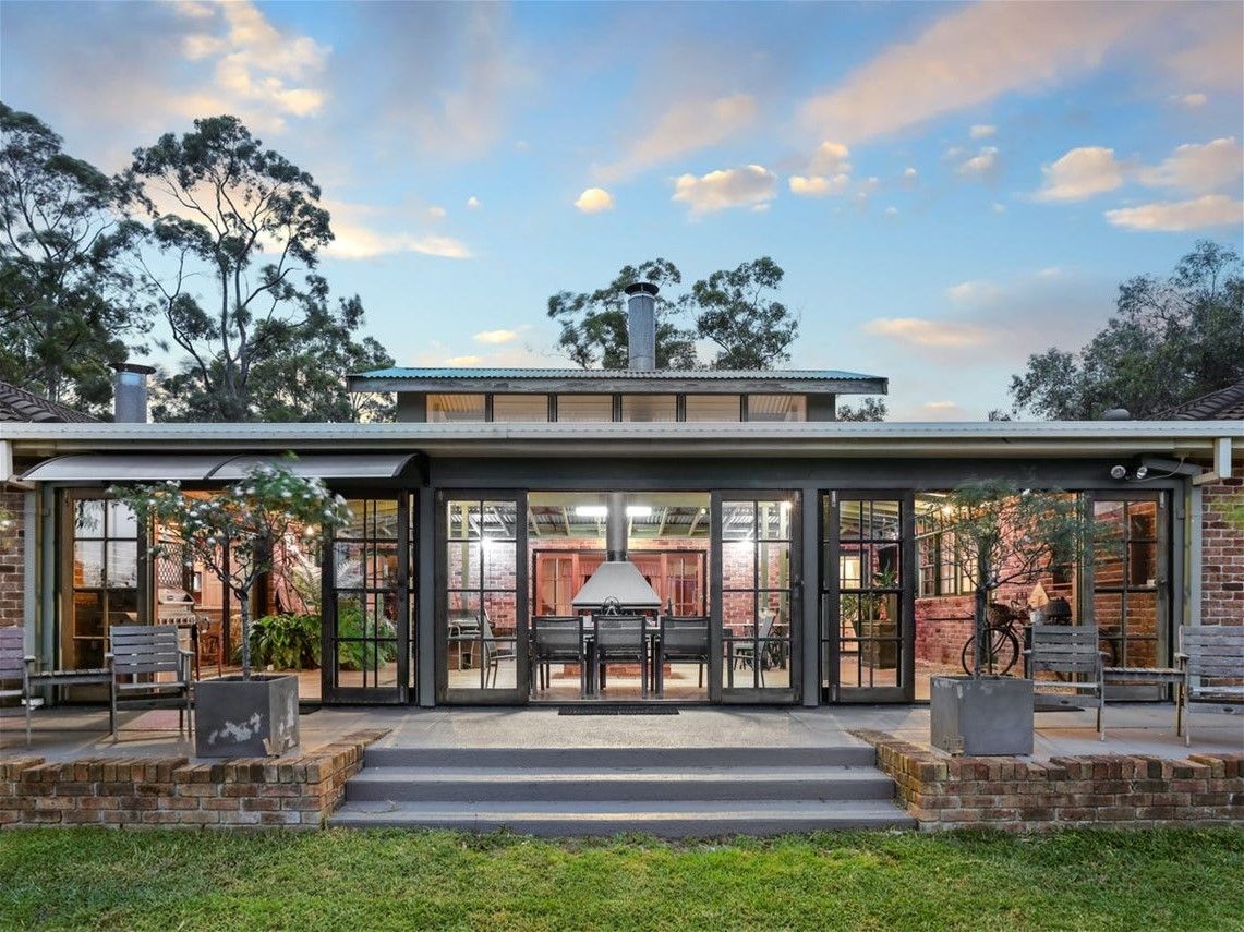 5 bedrooms House in 18 Emperor Place KENTHURST NSW, 2156