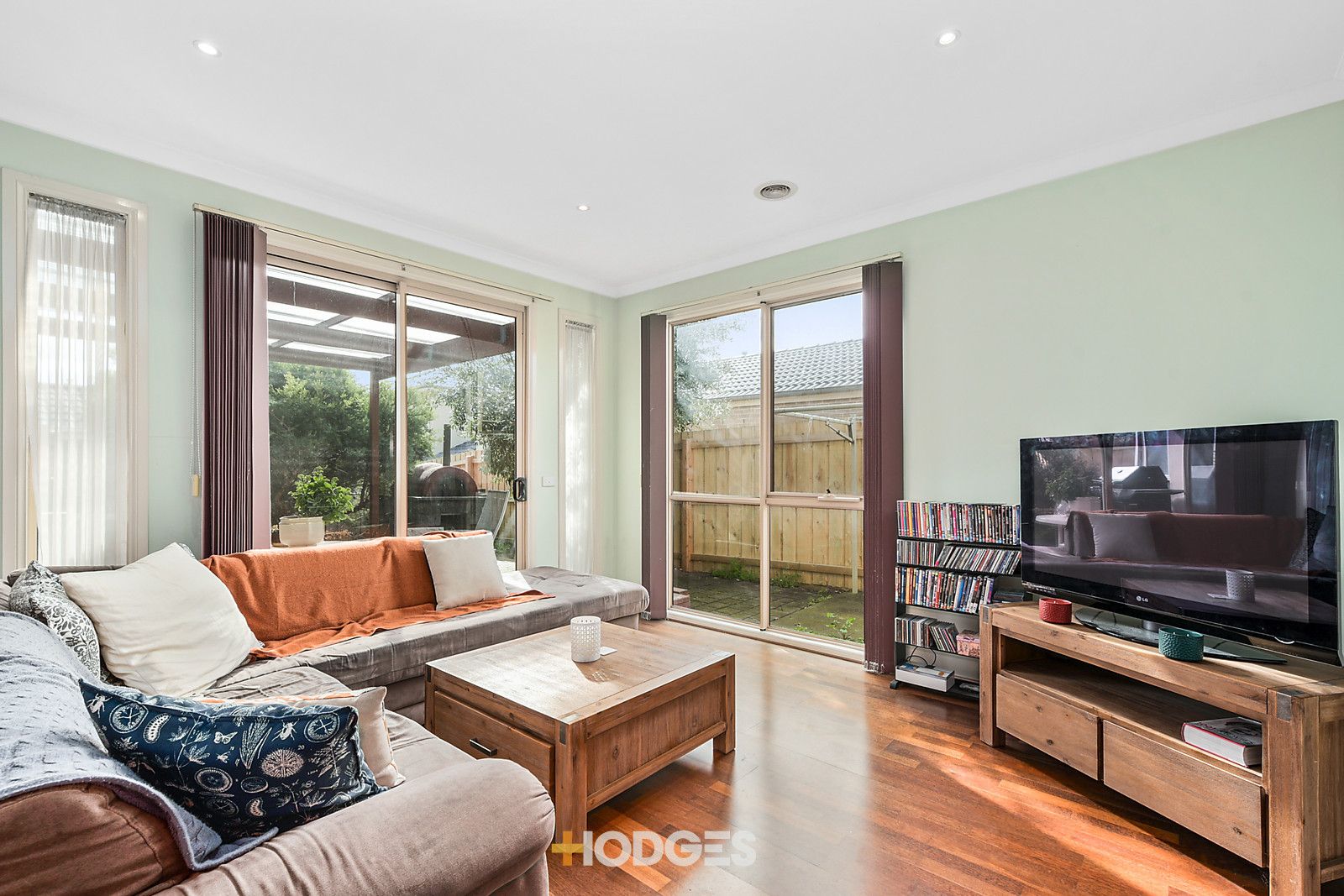 2/8 Hayden Road, Clayton South VIC 3169, Image 2