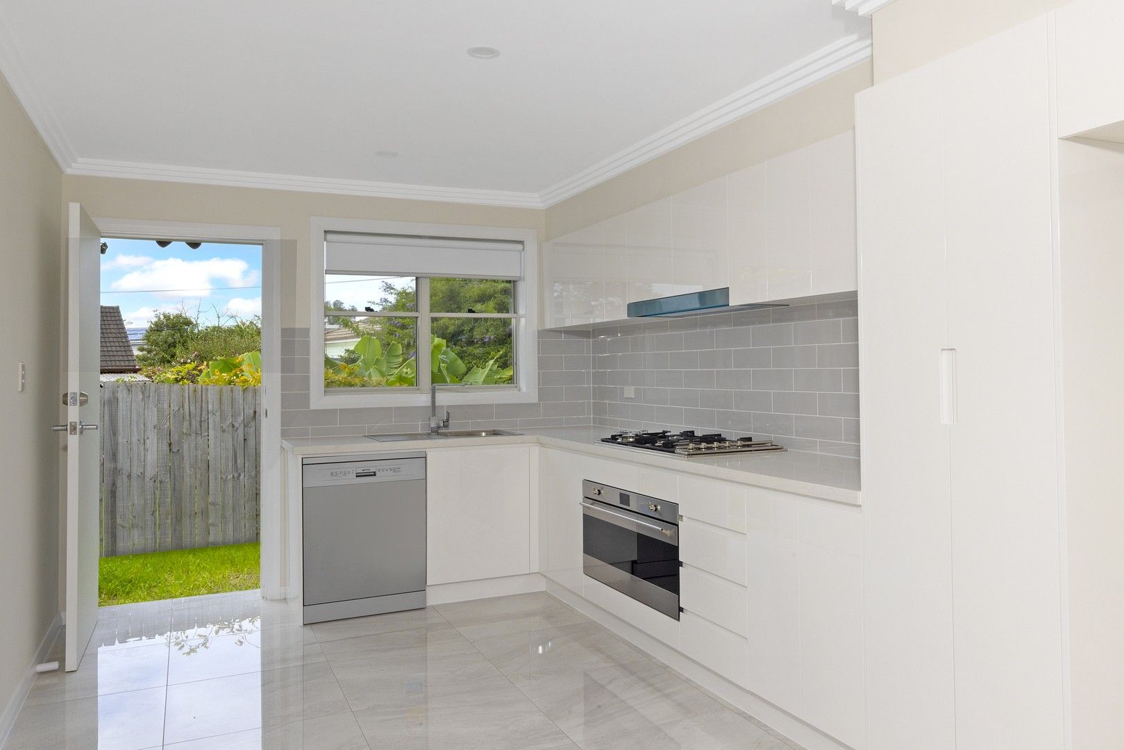 2 bedrooms Apartment / Unit / Flat in 71A Alfred Street NARRAWEENA NSW, 2099