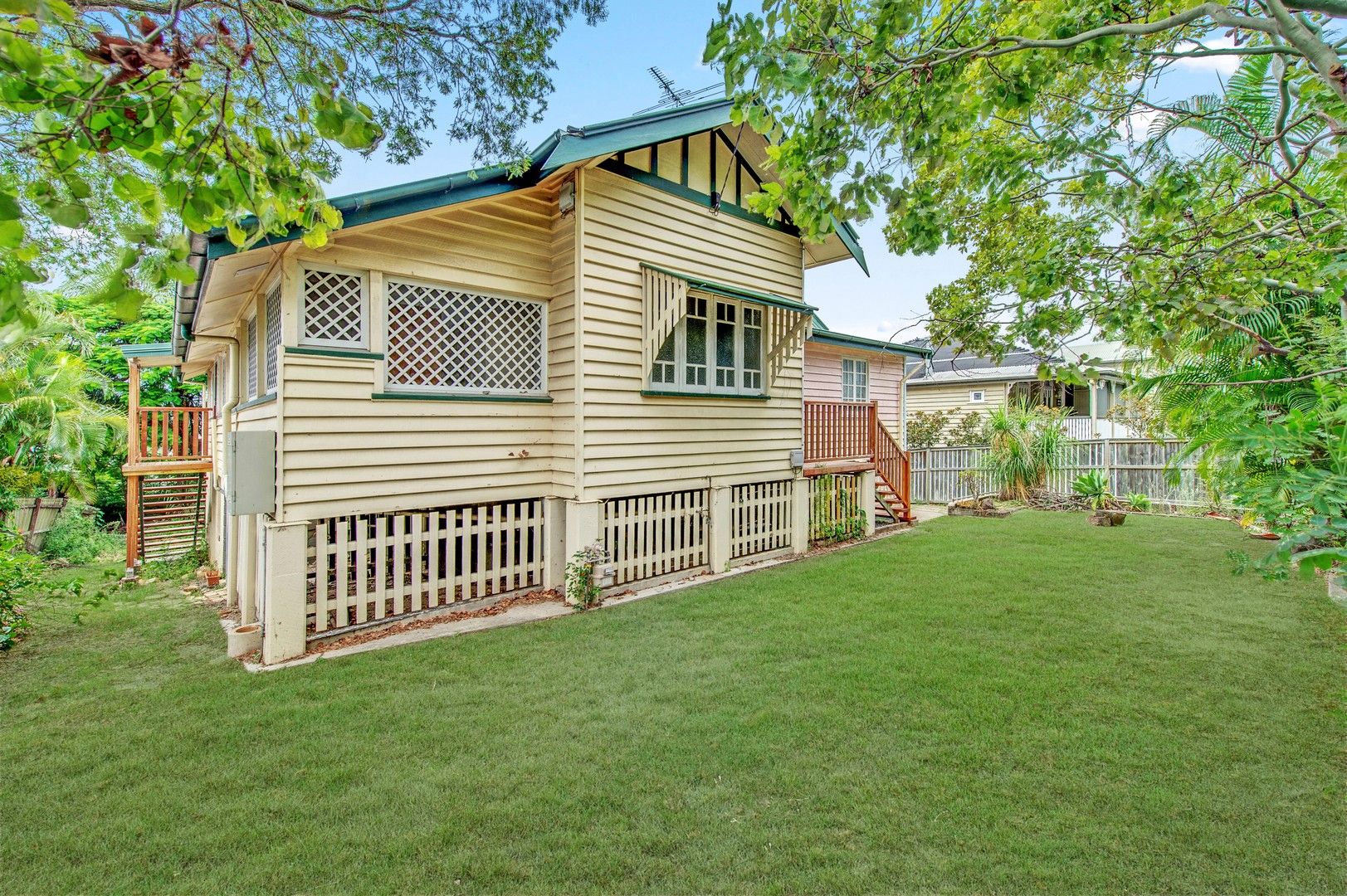 4 bedrooms House in 14 Fifth Avenue COORPAROO QLD, 4151