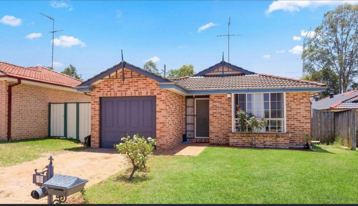 4 bedrooms House in 25 Pardalote Place GLENMORE PARK NSW, 2745