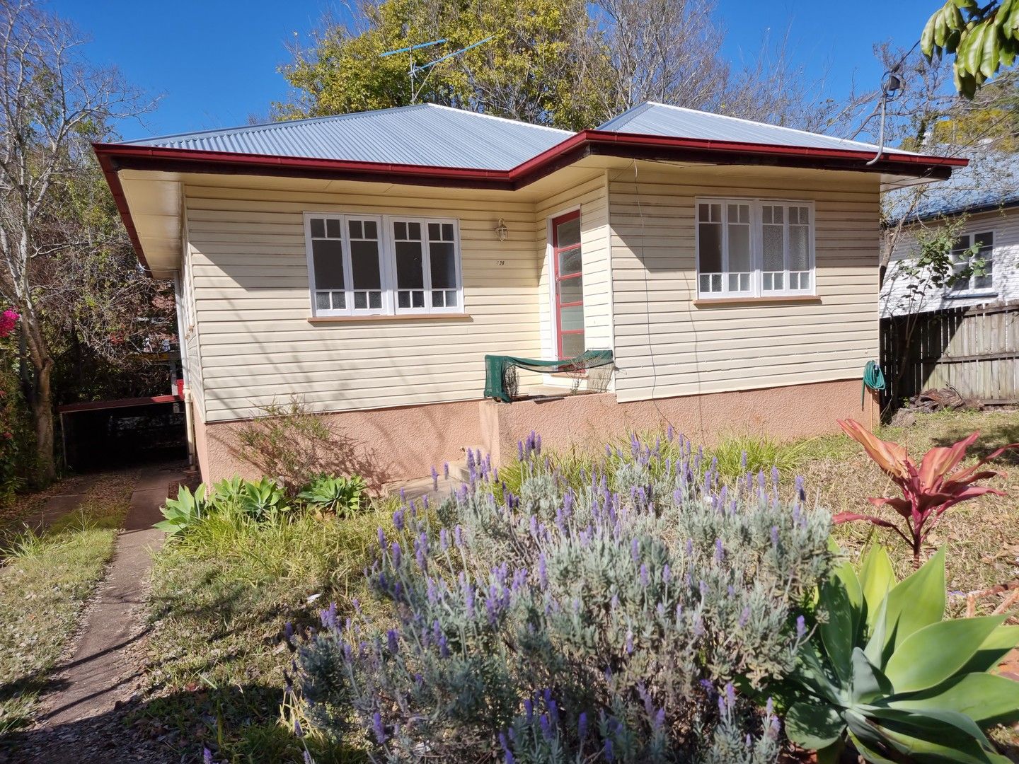 3 bedrooms House in 128 Dell Rd ST LUCIA QLD, 4067