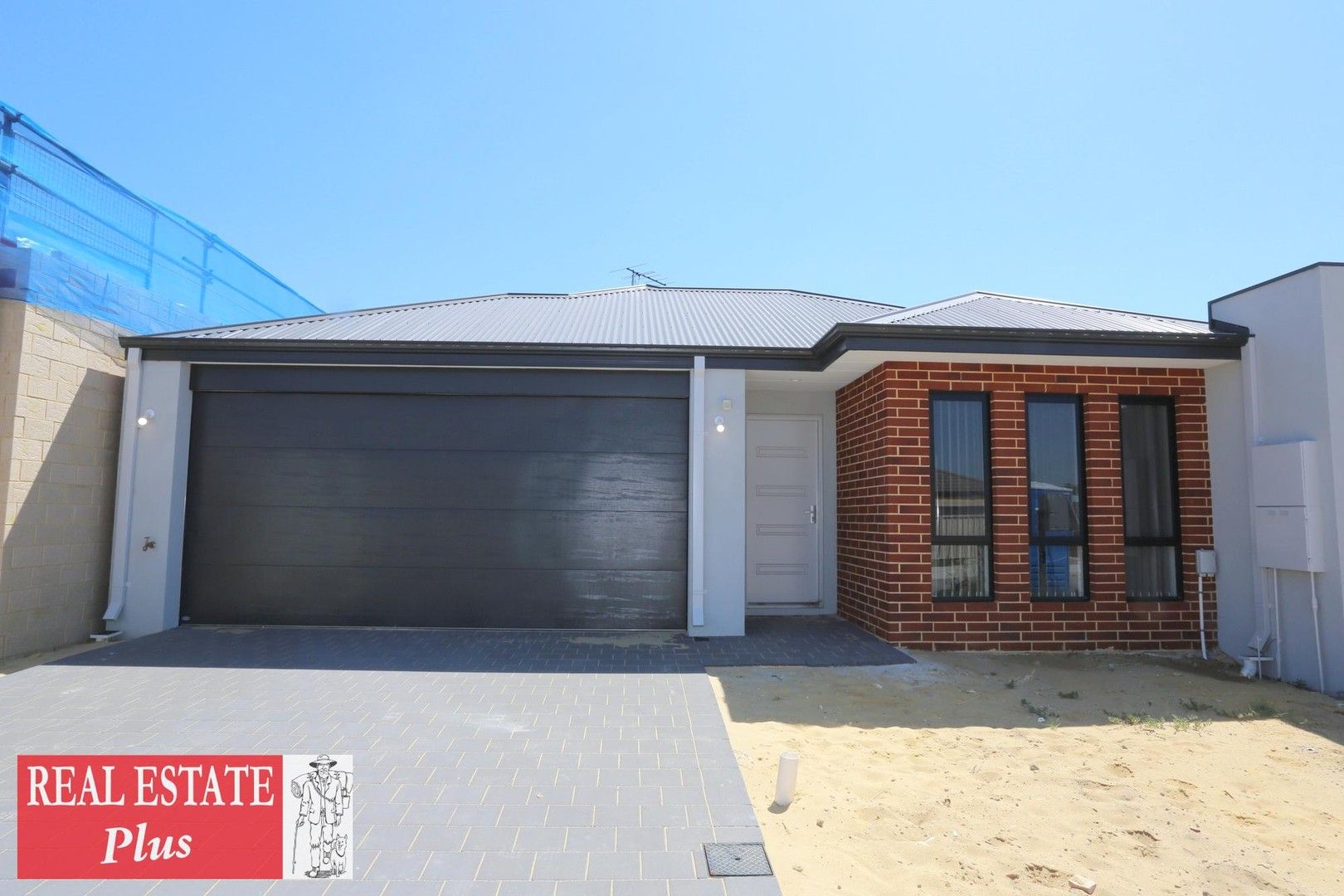 4 bedrooms House in 2 Varia Crescent WATTLE GROVE WA, 6107