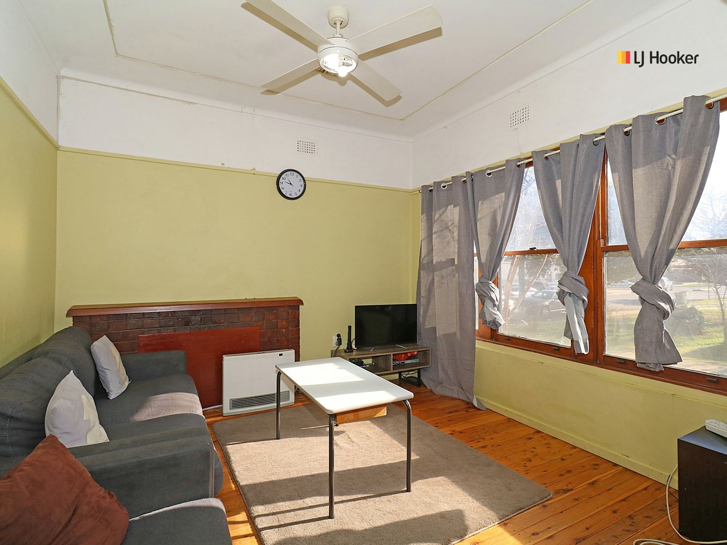 57 Heath Street, Mount Austin NSW 2650, Image 2