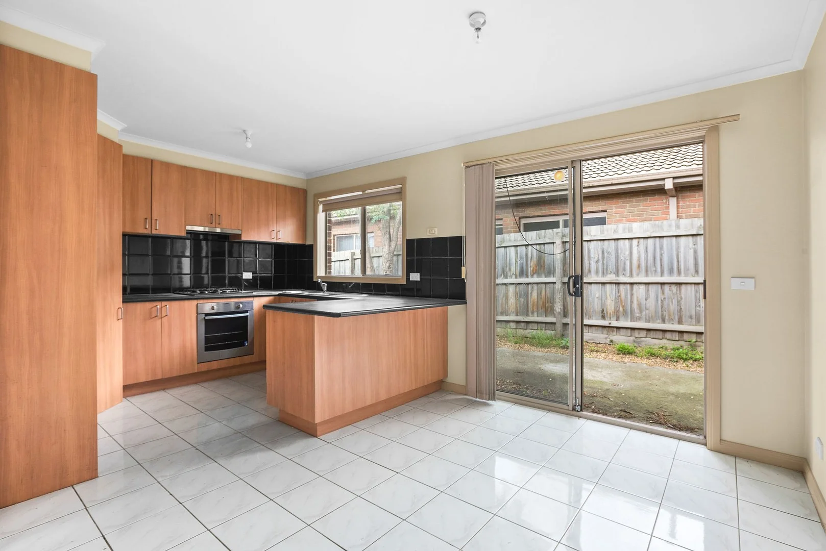 2/10 Manoon Road, Clayton South VIC 3169