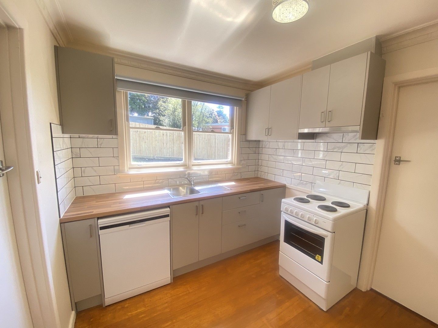 3 bedrooms Apartment / Unit / Flat in 1/15 Long View Road CROYDON SOUTH VIC, 3136