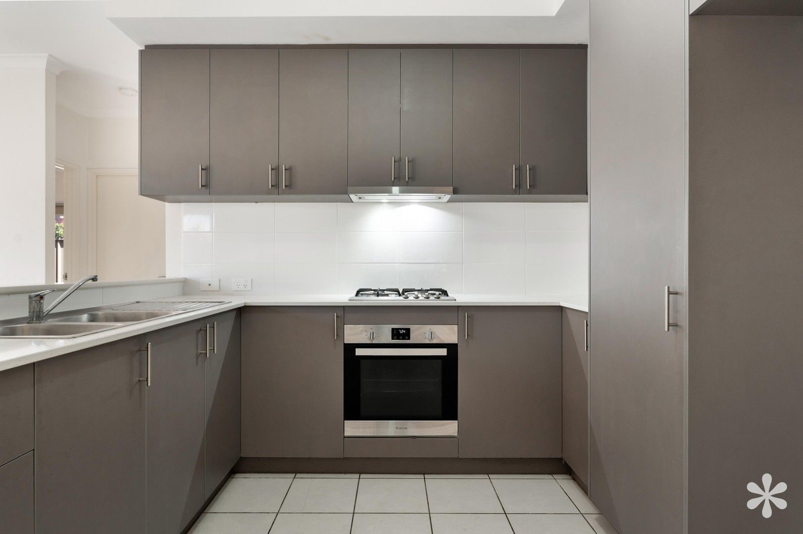 4 bedrooms House in 4C Gaunt Road SPEARWOOD WA, 6163