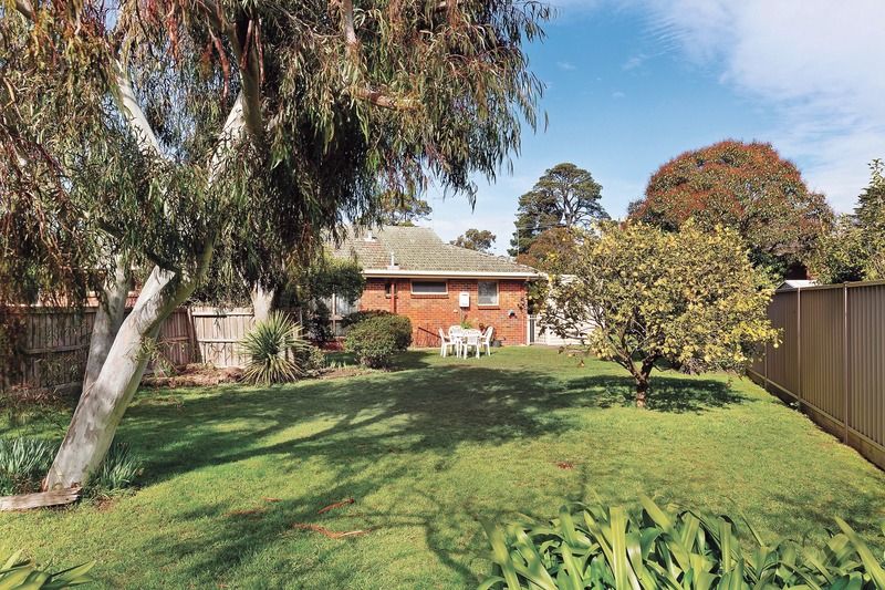 3 Chevron Court, Lake Wendouree VIC 3350 House For Rent 350 Domain