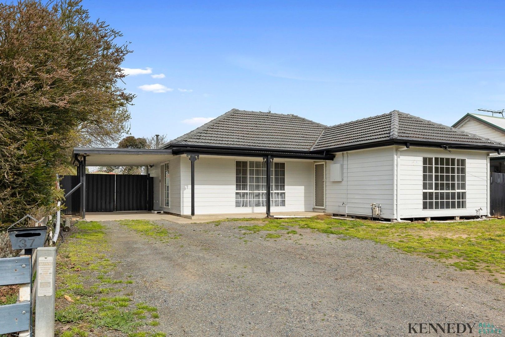 3 bedrooms House in 37 Dunlop Street YARRAWONGA VIC, 3730