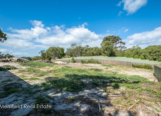 7 Finch Court, Little Grove WA 6330