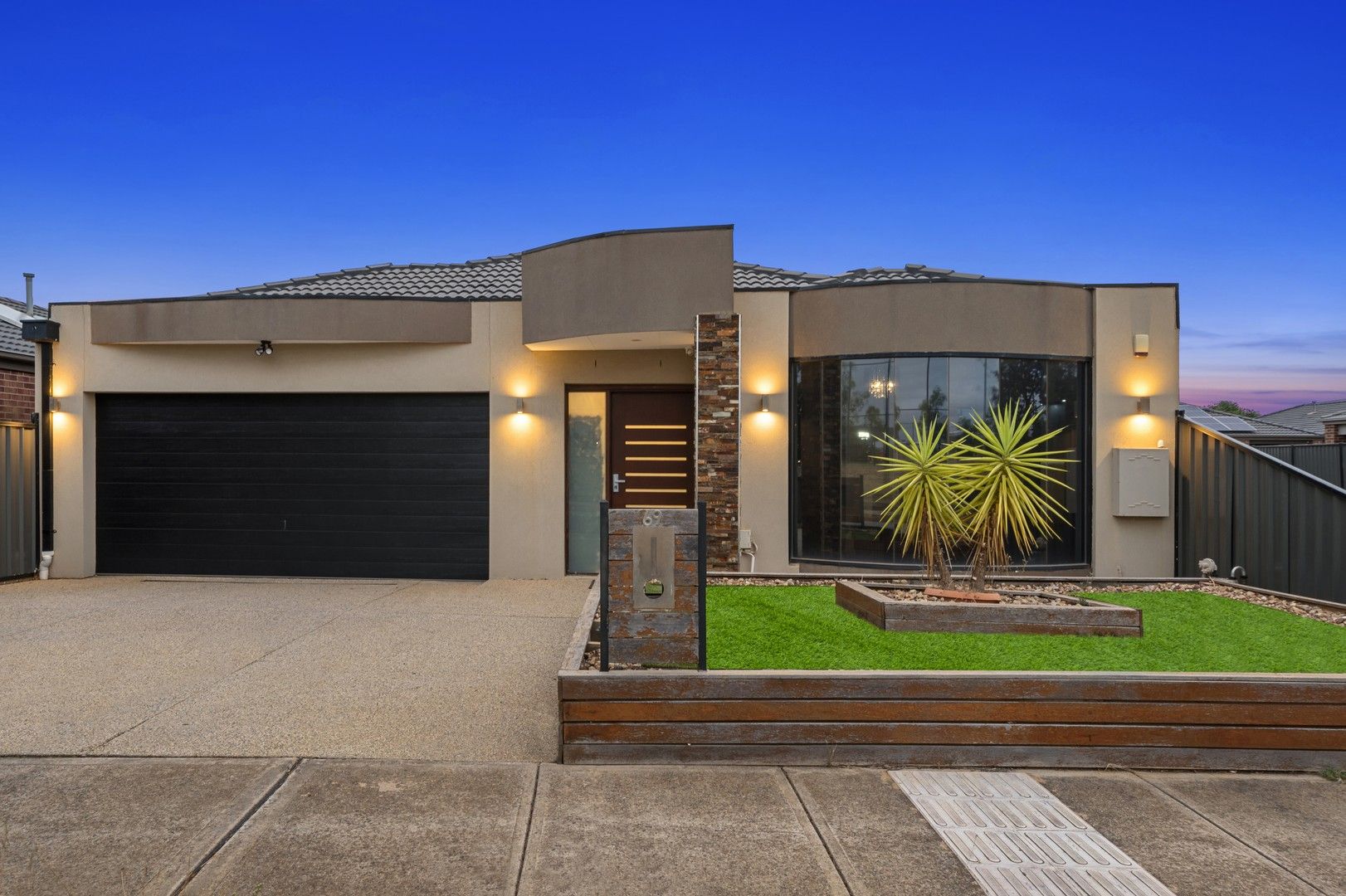4 bedrooms House in 69 Orbis Avenue FRASER RISE VIC, 3336