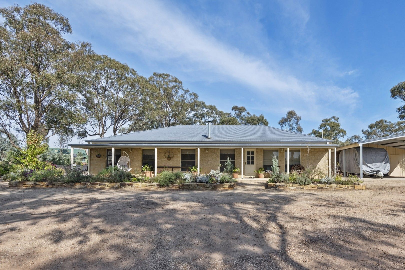 5 bedrooms House in 31 Jean Alice Drive JUNORTOUN VIC, 3551