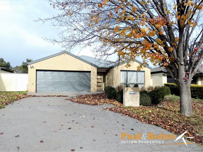 4 bedrooms House in 5 McGilvray Close GORDON ACT, 2906