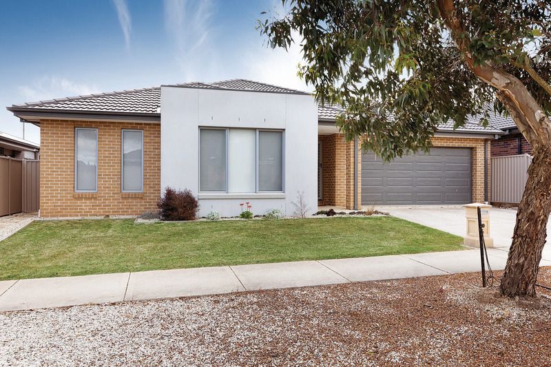 4 bedrooms House in 6 Clovedale Avenue ALFREDTON VIC, 3350