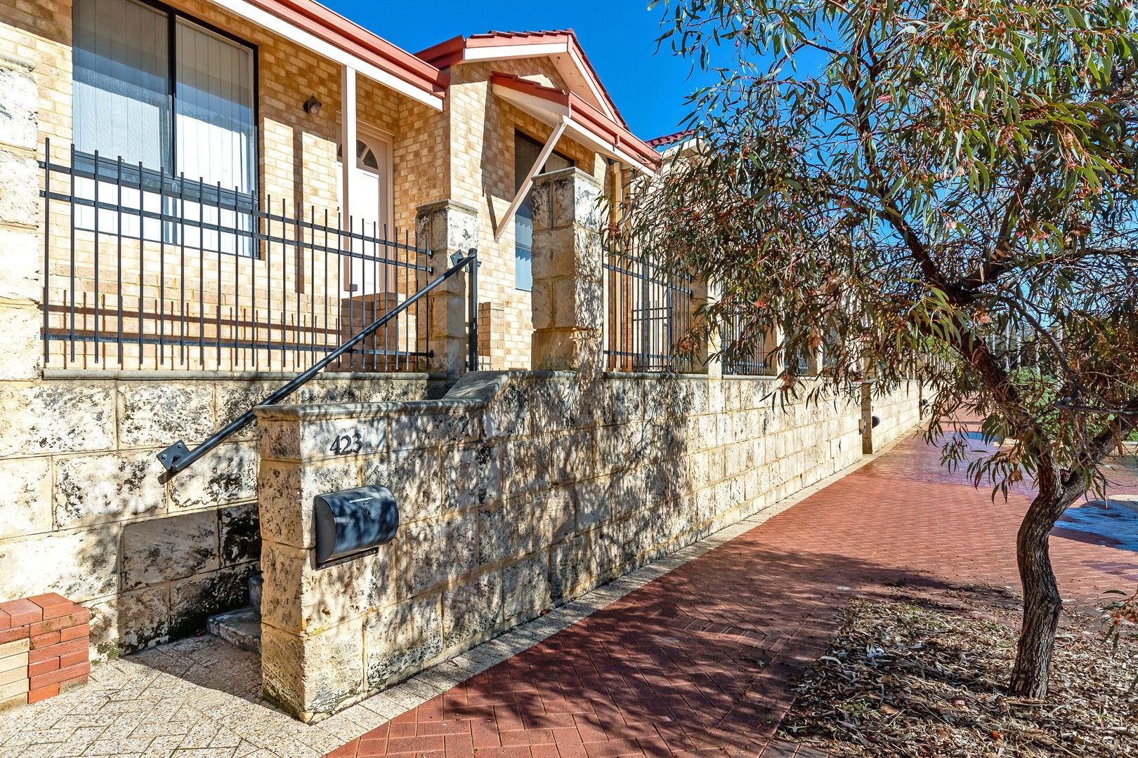 3 bedrooms Townhouse in 423 Lakeside Drive JOONDALUP WA, 6027