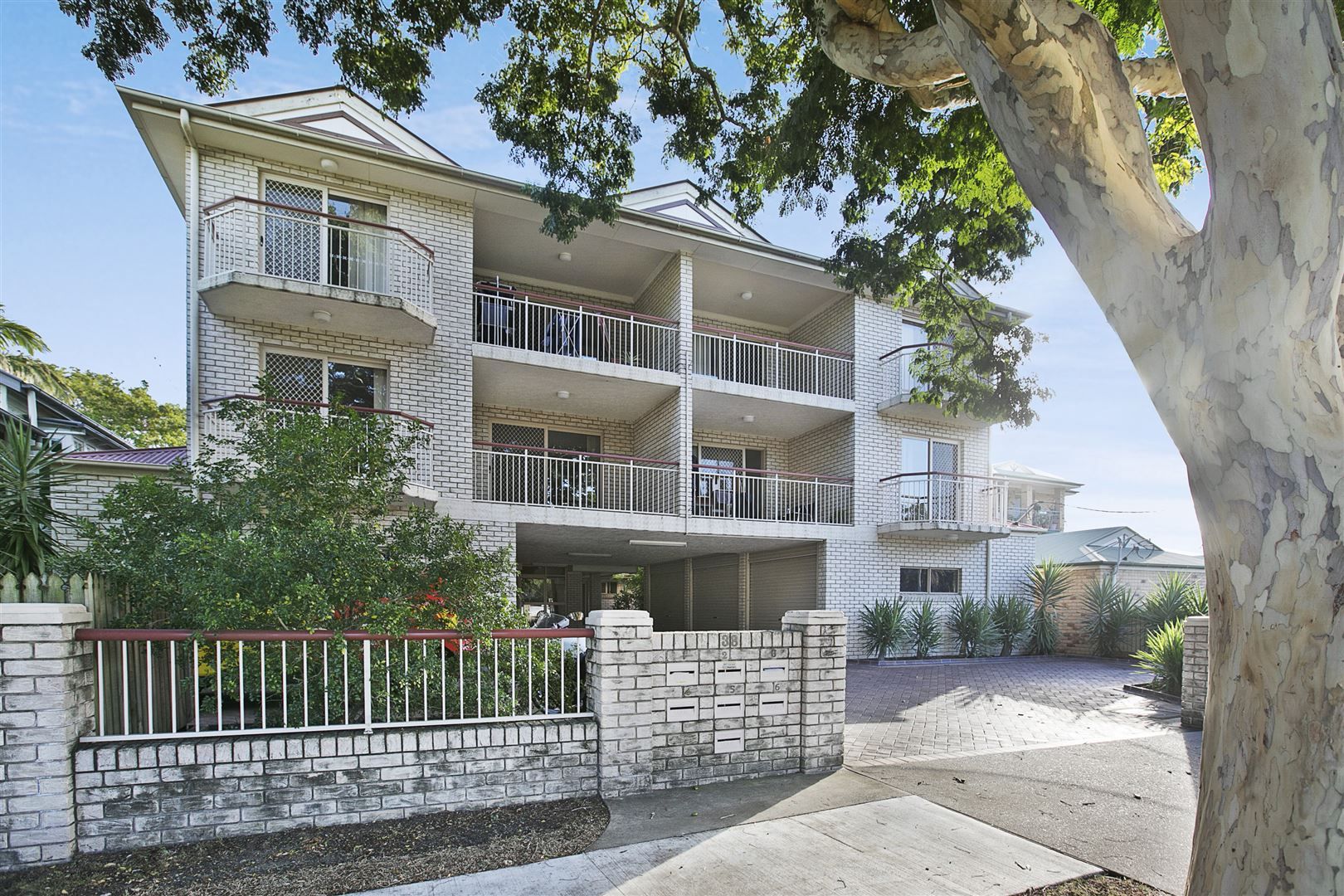 2 bedrooms Apartment / Unit / Flat in 6/38 Joffre Street COORPAROO QLD, 4151