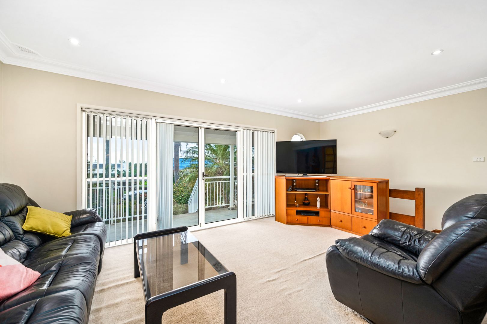 32 Macquarie Grove, Caves Beach NSW 2281, Image 2