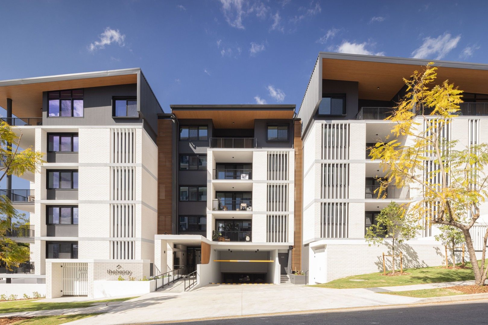 2 bedrooms Apartment / Unit / Flat in 304/186 Clarence Rd INDOOROOPILLY QLD, 4068