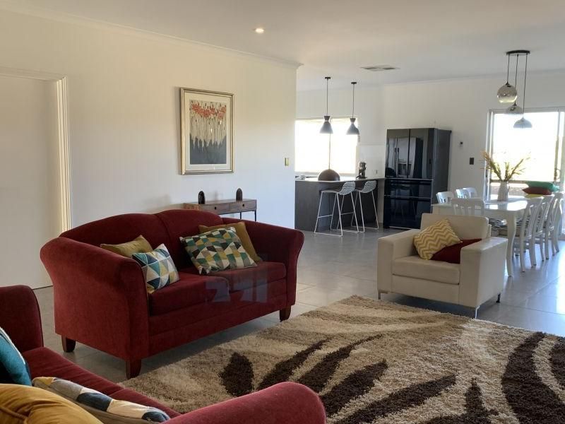 4 bedrooms House in 10 Sanctuary Circuit DAWESVILLE WA, 6211